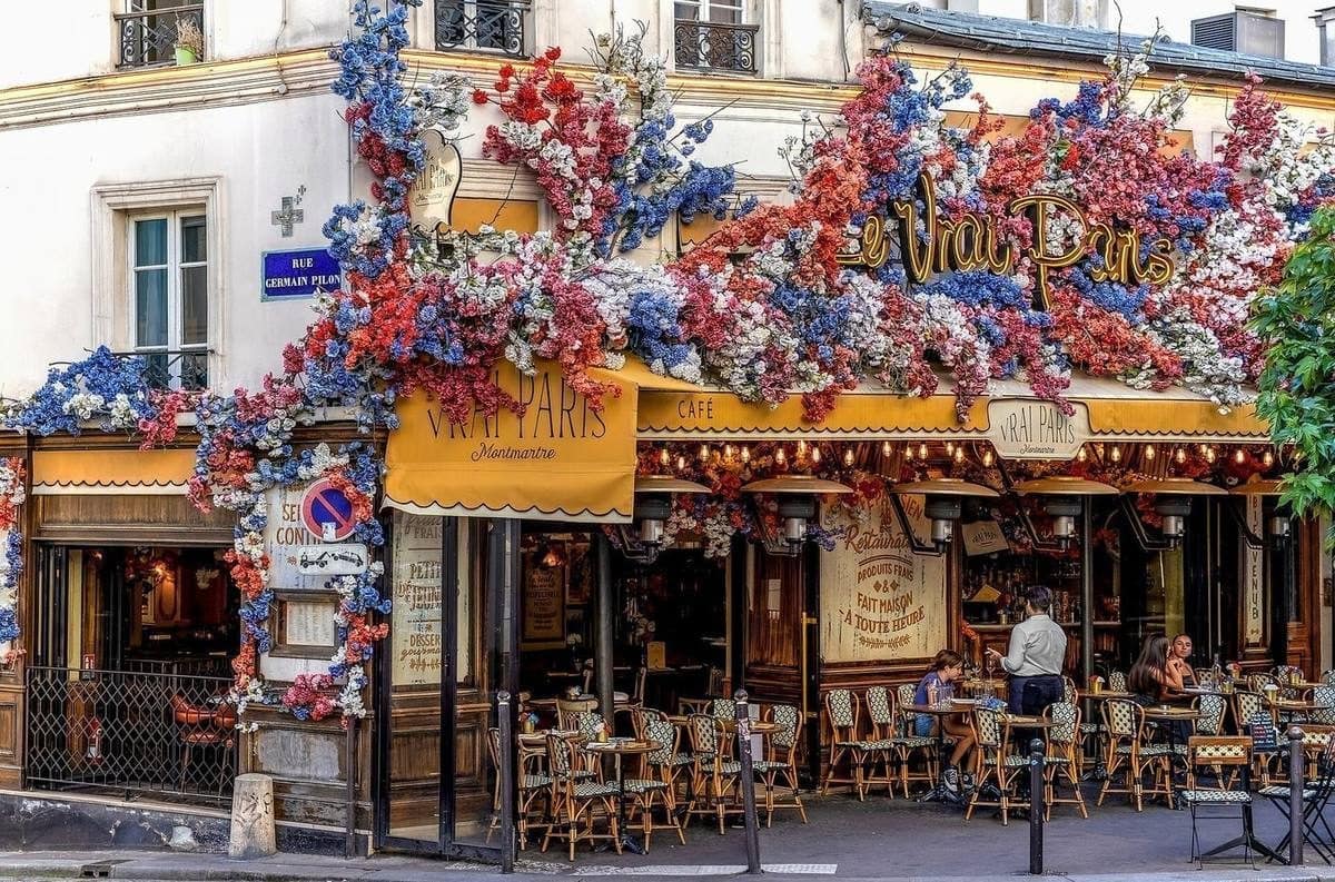 Montmartre street in Paris